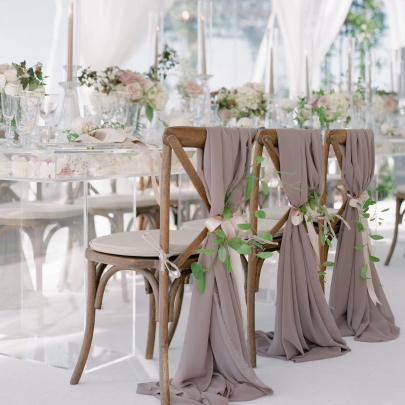 Luxury Ways to Decorate Wedding Chairs